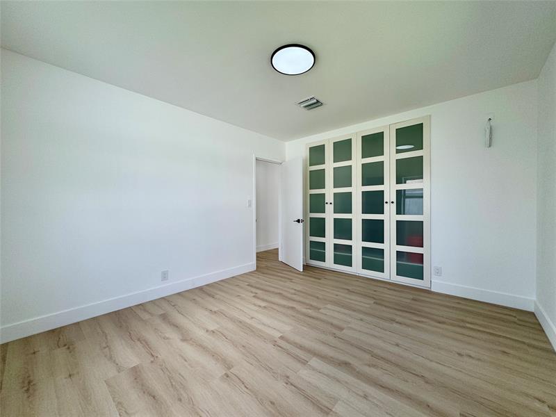 Image 16 of 30 For 1008 Mango Isle