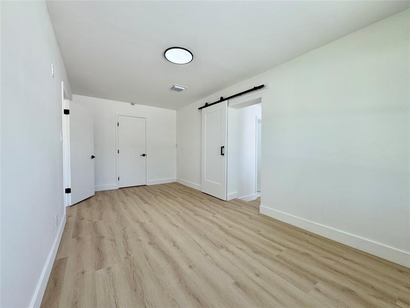 Image 21 of 30 For 1008 Mango Isle