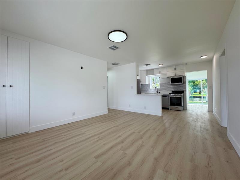 Image 23 of 30 For 1008 Mango Isle