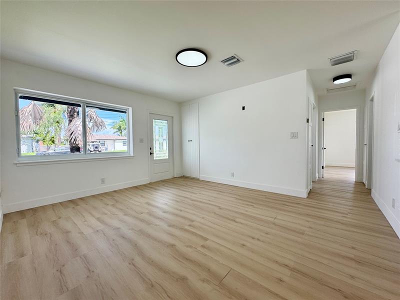 Image 5 of 30 For 1008 Mango Isle