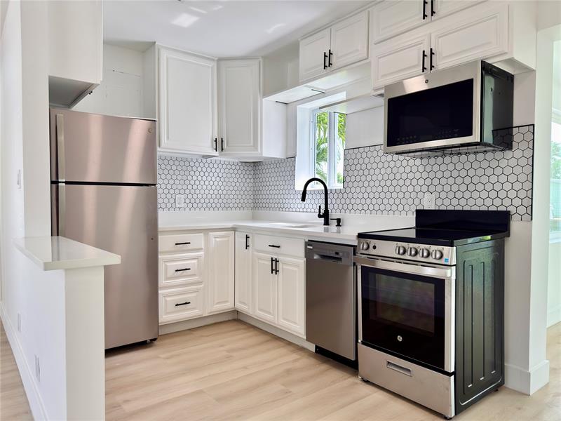 Image 6 of 30 For 1008 Mango Isle