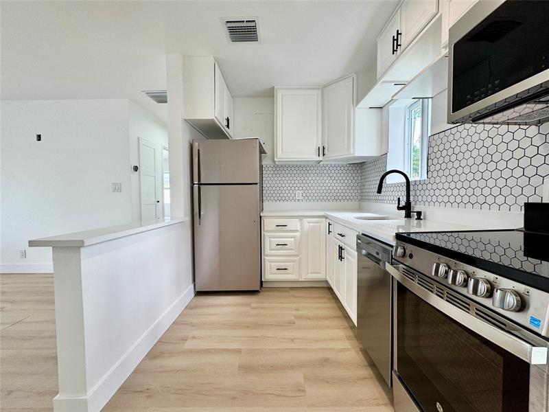 Image 8 of 30 For 1008 Mango Isle