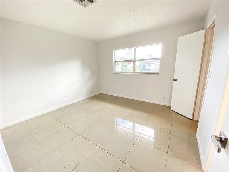 Image 28 of 38 For 225 Wrena Drive