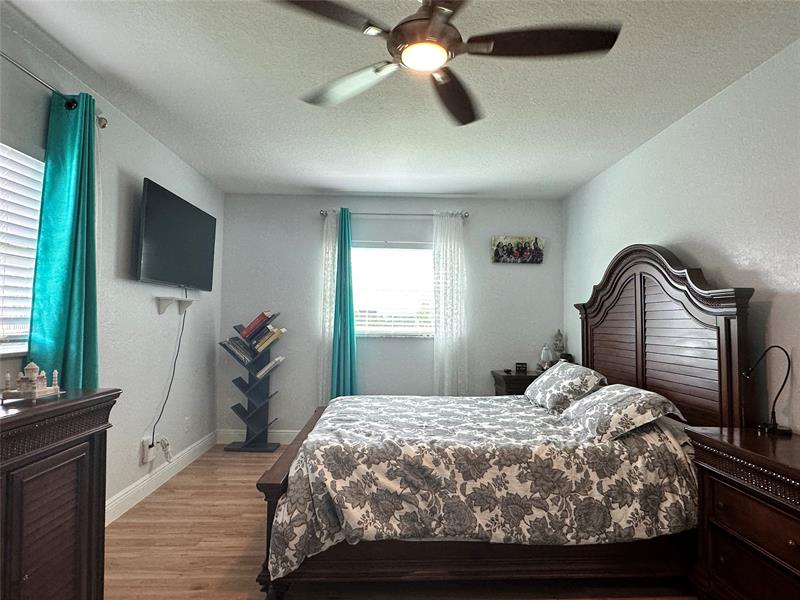 Image 18 of 19 For 9208 80th St