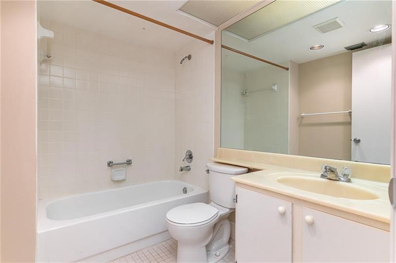 Image 14 of 25 For 1601 Abaco Dr  D1