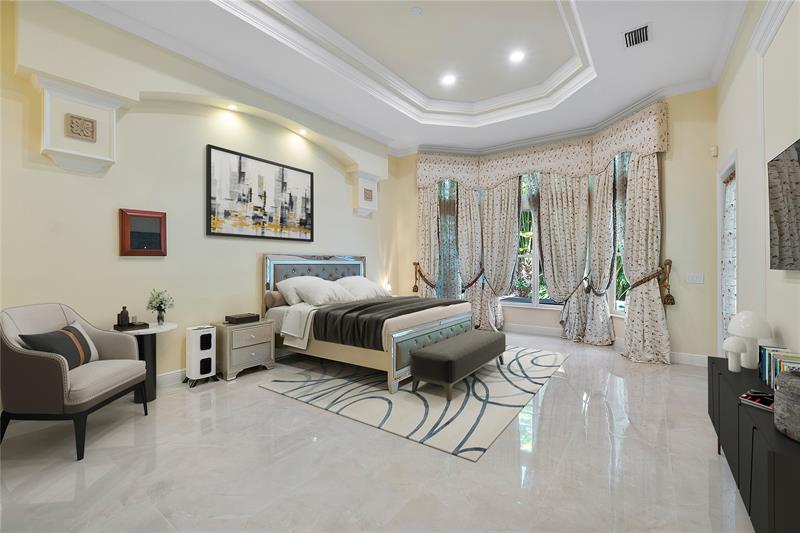 Image 17 of 49 For 10253 66th Dr