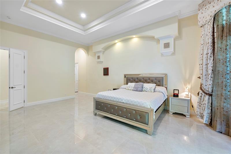 Image 18 of 49 For 10253 66th Dr