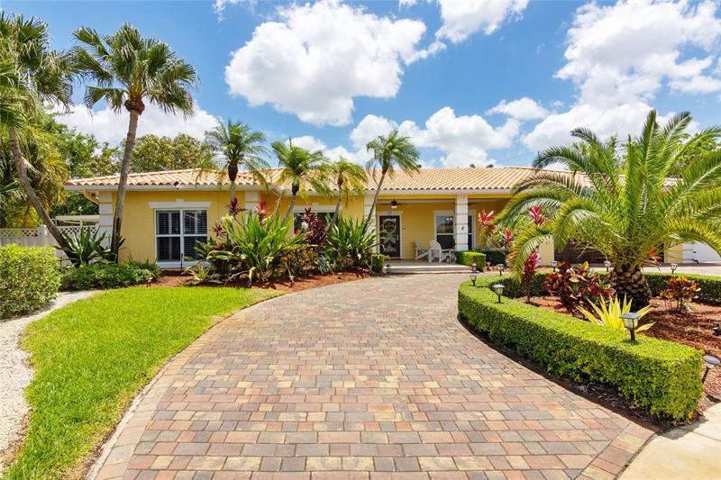 Image 10 of 69 For 16686 Golfview Dr