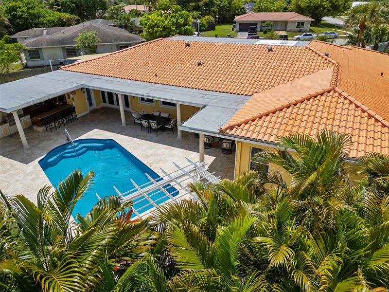 Image 15 of 69 For 16686 Golfview Dr