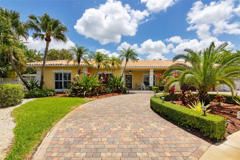 Image 16 of 69 For 16686 Golfview Dr