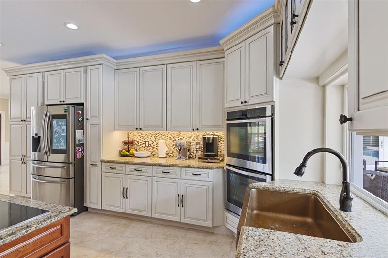 Image 18 of 69 For 16686 Golfview Dr