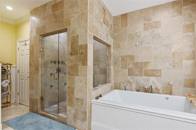 Image 29 of 69 For 16686 Golfview Dr