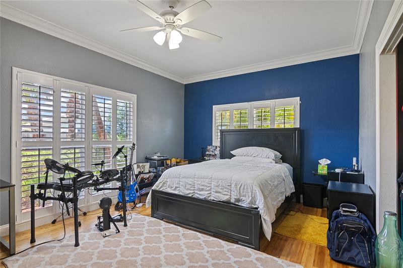 Image 32 of 69 For 16686 Golfview Dr