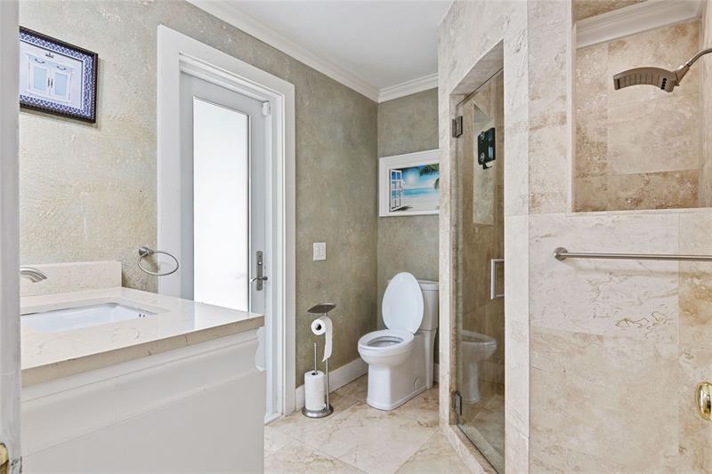 Image 35 of 69 For 16686 Golfview Dr