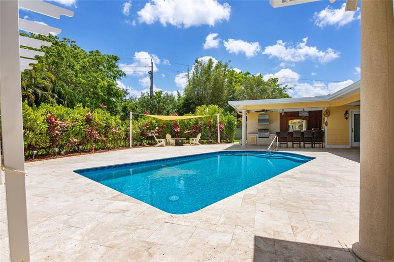 Image 40 of 69 For 16686 Golfview Dr