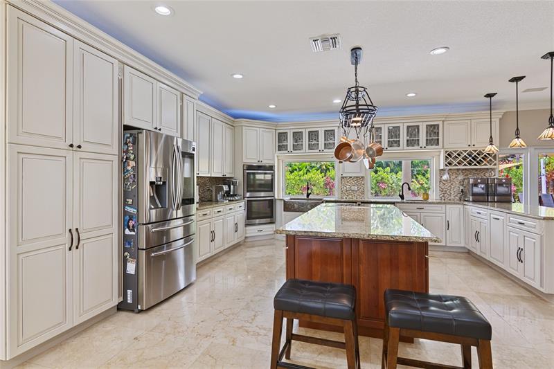 Image 8 of 69 For 16686 Golfview Dr