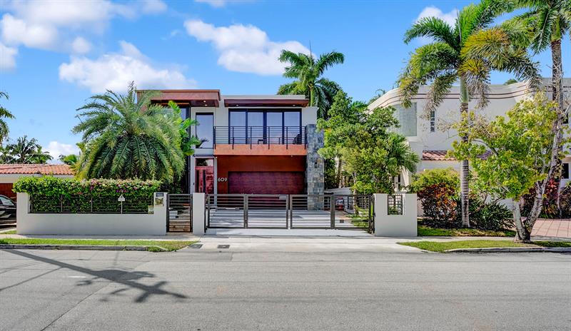 Image 11 of 73 For 609 Poinciana Dr