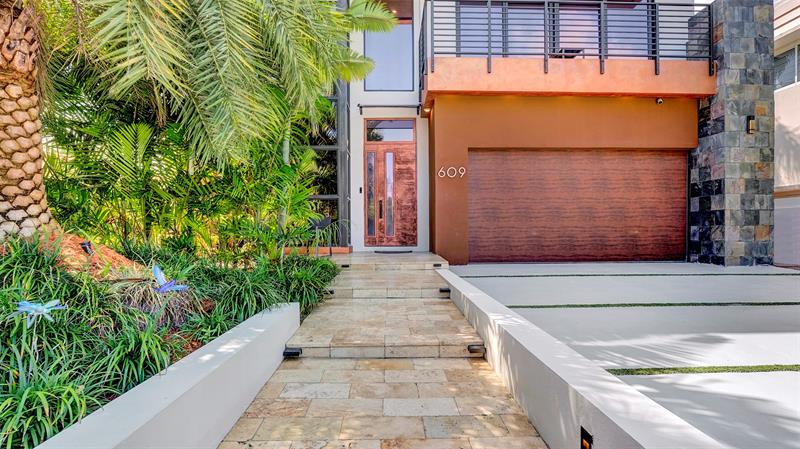 Image 12 of 73 For 609 Poinciana Dr