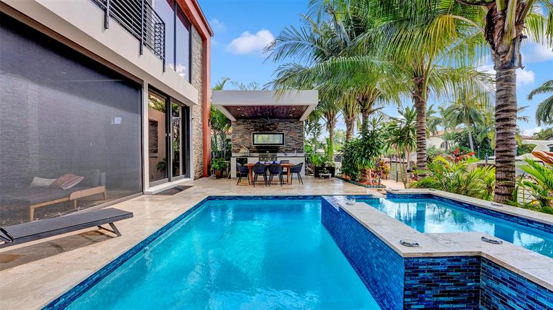 Image 15 of 73 For 609 Poinciana Dr