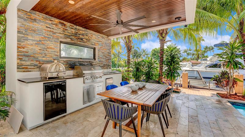 Image 16 of 73 For 609 Poinciana Dr