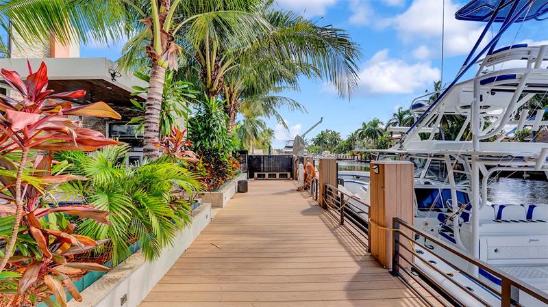 Image 17 of 73 For 609 Poinciana Dr