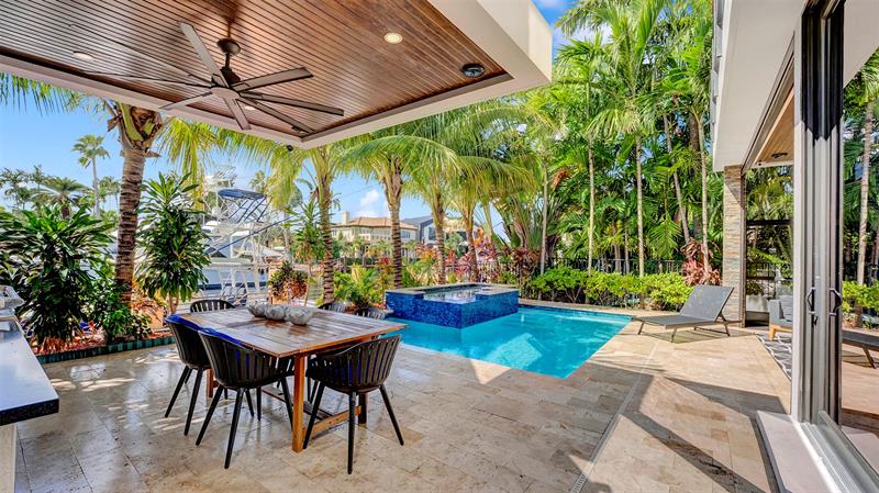 Image 20 of 73 For 609 Poinciana Dr