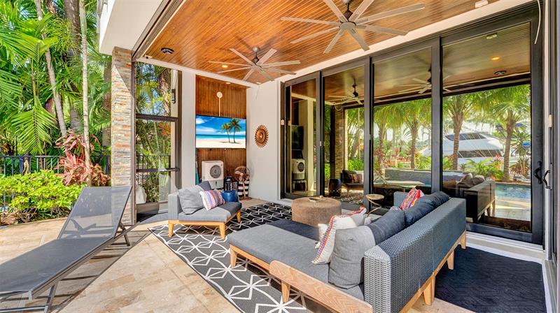 Image 21 of 73 For 609 Poinciana Dr