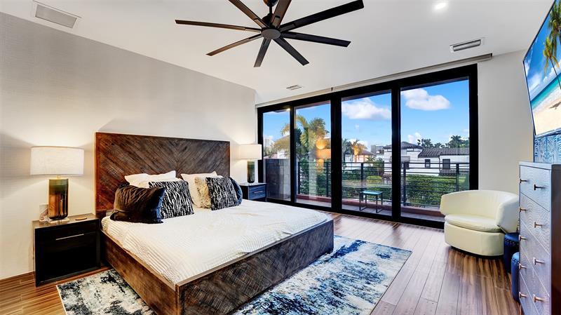 Image 24 of 73 For 609 Poinciana Dr