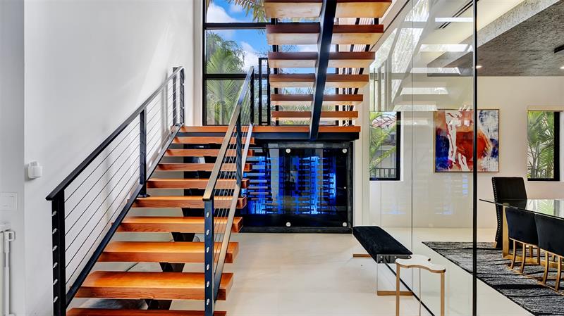 Image 27 of 73 For 609 Poinciana Dr