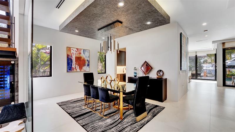 Image 28 of 73 For 609 Poinciana Dr