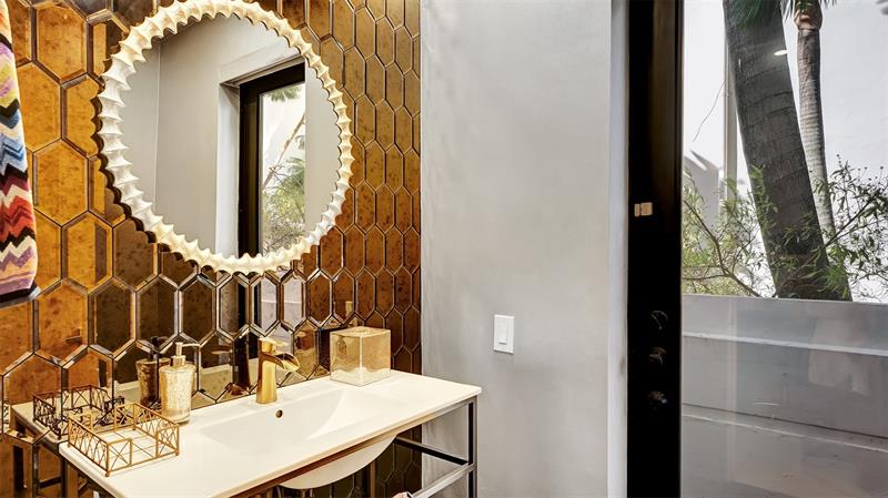 Image 32 of 73 For 609 Poinciana Dr