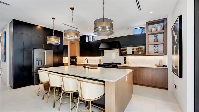 Image 36 of 73 For 609 Poinciana Dr