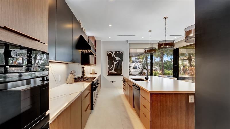 Image 37 of 73 For 609 Poinciana Dr