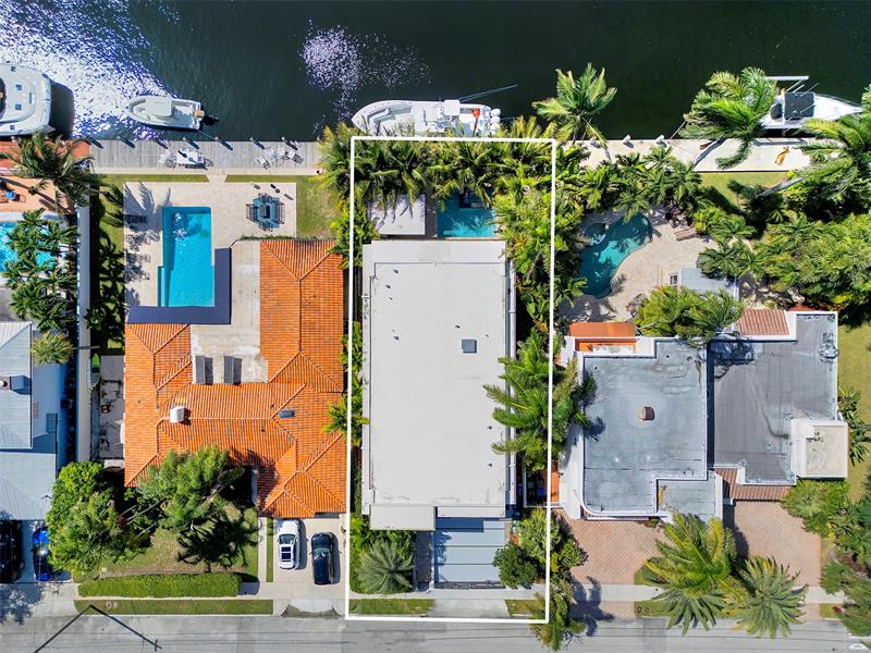 Image 4 of 73 For 609 Poinciana Dr