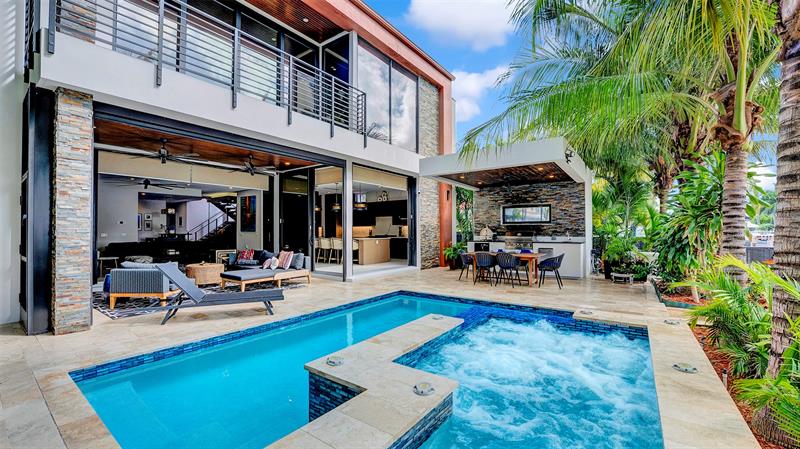 Image 40 of 73 For 609 Poinciana Dr