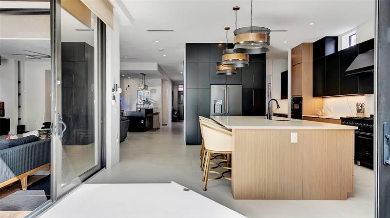 Image 42 of 73 For 609 Poinciana Dr