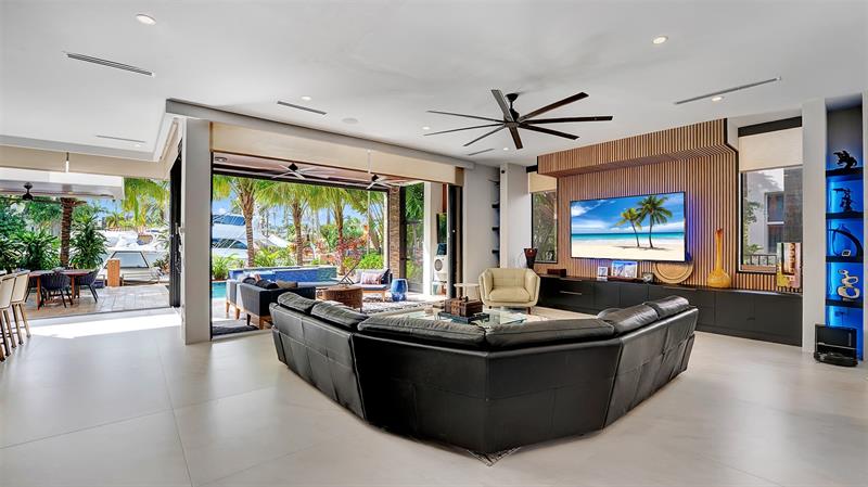 Image 43 of 73 For 609 Poinciana Dr