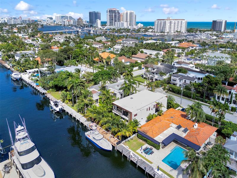 Image 6 of 73 For 609 Poinciana Dr