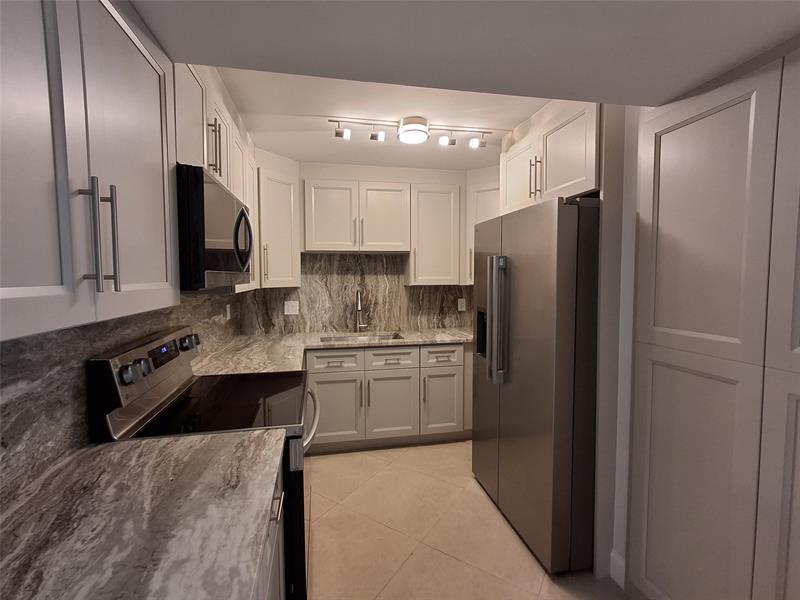 Image 12 of 18 For 8763 Shadow Wood Blvd  202