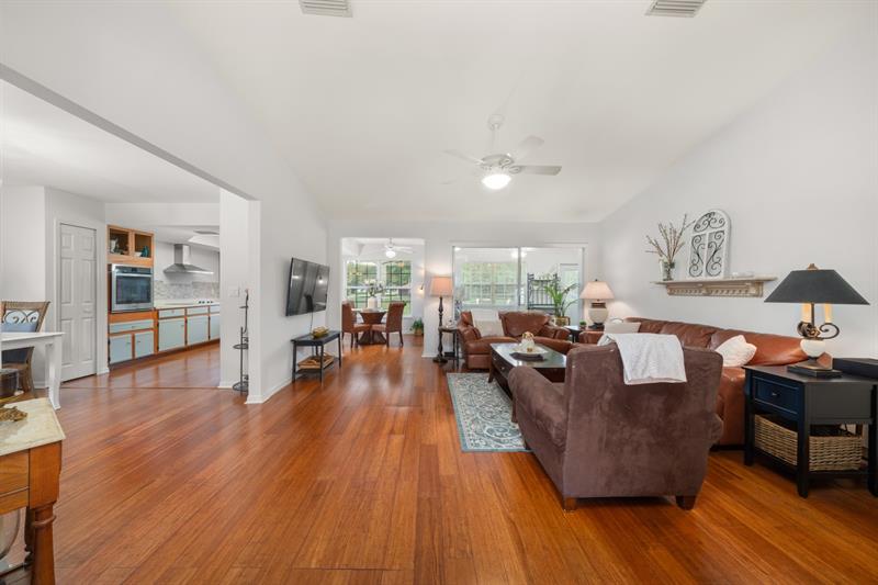 Image 11 of 32 For 609 Limetree Dr