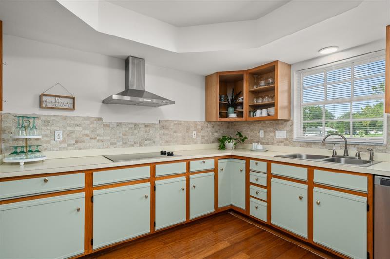 Image 13 of 32 For 609 Limetree Dr