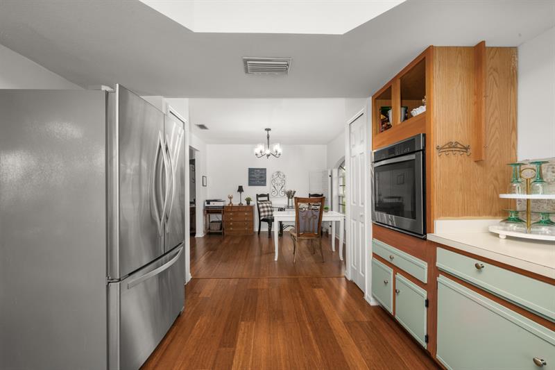 Image 14 of 32 For 609 Limetree Dr