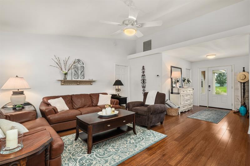 Image 9 of 32 For 609 Limetree Dr