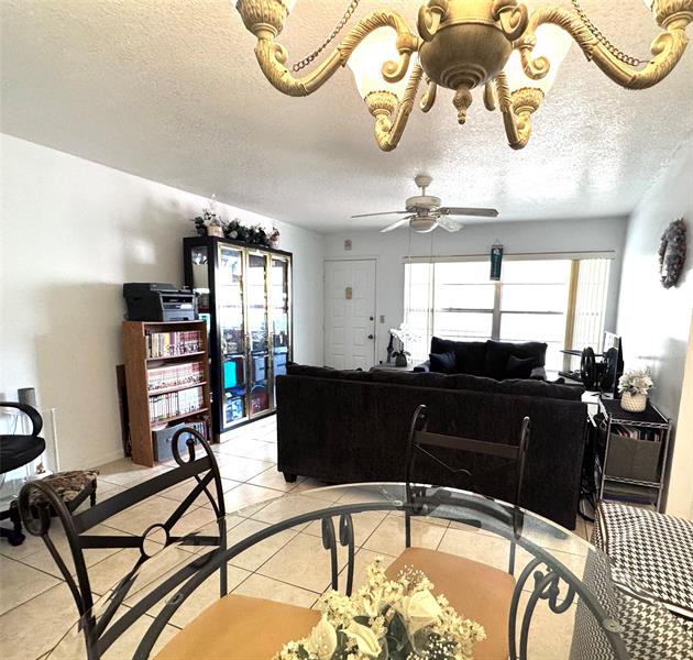 Image 18 of 41 For 3590 University Dr  V-6