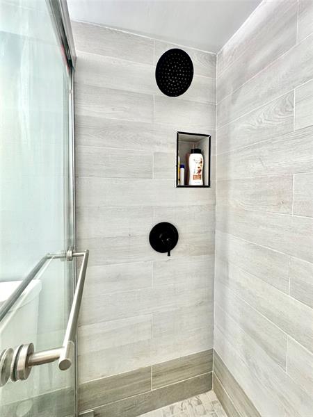 Image 26 of 41 For 3590 University Dr  V-6