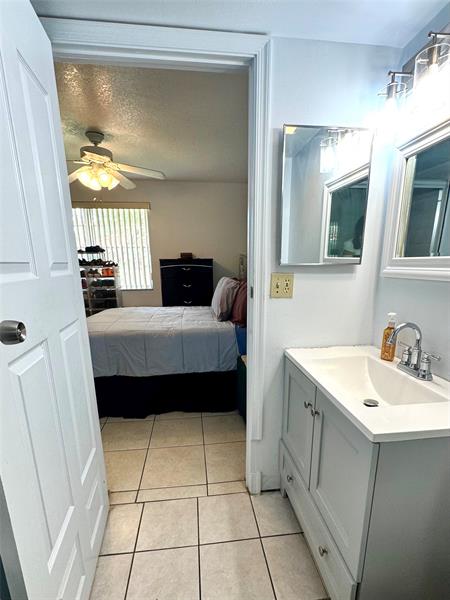 Image 28 of 41 For 3590 University Dr  V-6