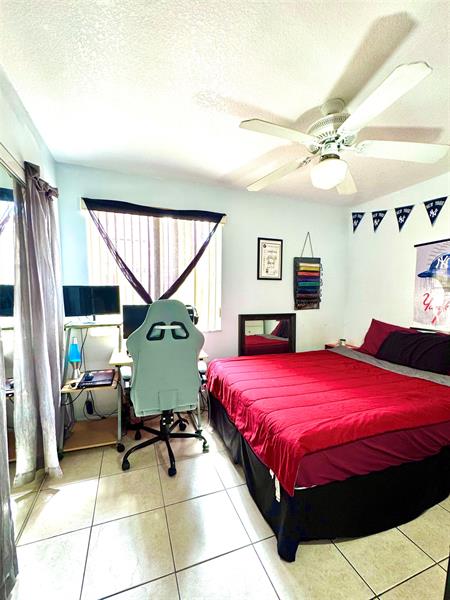 Image 30 of 41 For 3590 University Dr  V-6