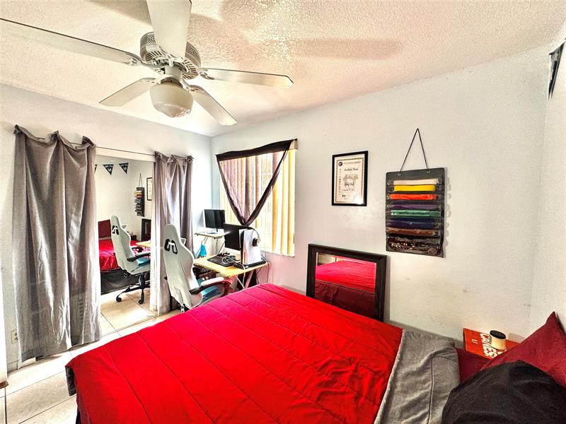 Image 31 of 41 For 3590 University Dr  V-6