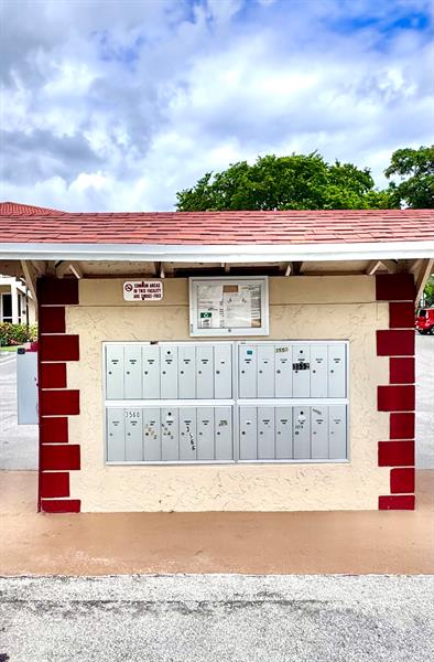 Image 33 of 41 For 3590 University Dr  V-6