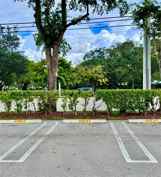 Image 34 of 41 For 3590 University Dr  V-6